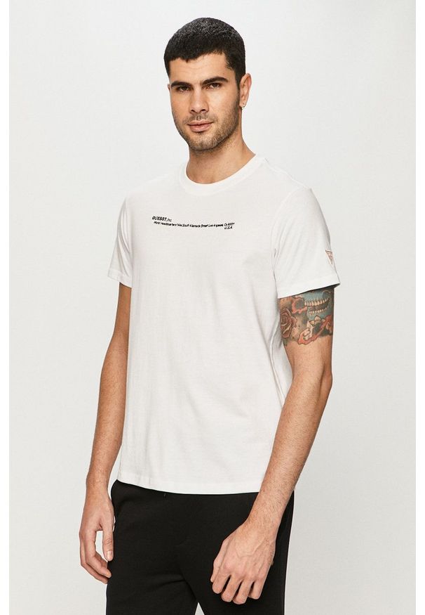 Guess - T-shirt. Okazja: na co dzień. Kolor: biały. Materiał: dzianina. Wzór: aplikacja. Styl: casual