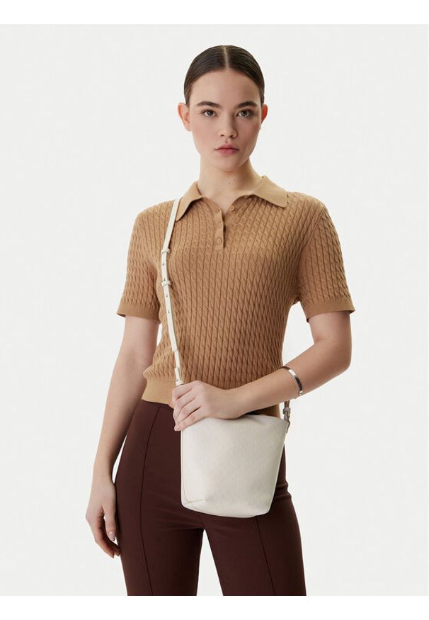 Calvin Klein Torebka Emblem Aop Sm Bucket Crossbody LV04F3506G Biały. Kolor: biały. Materiał: skórzane
