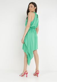 Born2be - Zielona Sukienka Parthine. Typ kołnierza: dekolt halter. Kolor: zielony. Materiał: tkanina, wiskoza. Długość rękawa: bez rękawów. Wzór: gładki, jednolity. Typ sukienki: asymetryczne. Styl: elegancki. Długość: mini #4