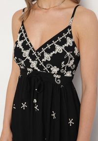 Born2be - Czarna Sukienka z Wiskozy Ozdobiona Haftami Lunireia. Okazja: na co dzień. Typ kołnierza: dekolt w kształcie V. Kolor: czarny. Materiał: wiskoza. Długość rękawa: na ramiączkach. Wzór: aplikacja, haft. Typ sukienki: proste. Styl: casual #5