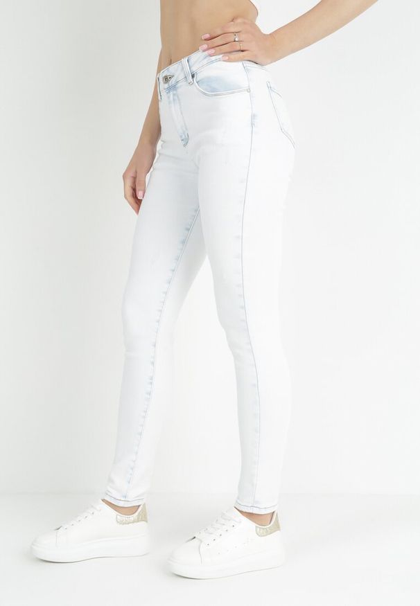 Born2be - Jasnoniebieskie Jeansy Skinny Adile. Kolor: niebieski