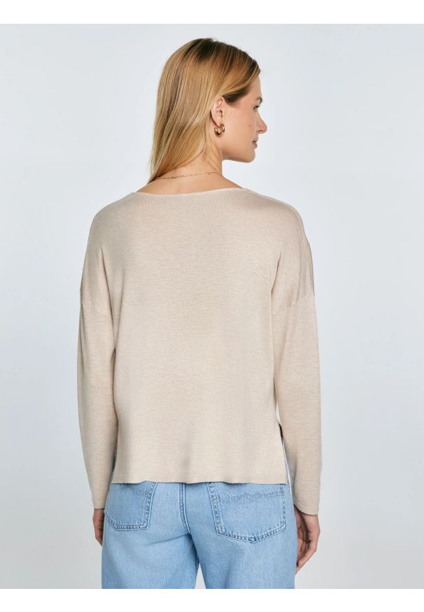 Big-Star - Sweter damski z wiskozy beżowy Faustii 801. Typ kołnierza: dekolt w serek, dekolt w kształcie V. Kolor: beżowy. Materiał: wiskoza. Długość rękawa: długi rękaw. Długość: długie. Styl: elegancki