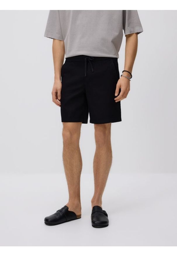 Reserved - Bawełniane szorty jogger - czarny. Kolor: czarny. Materiał: bawełna