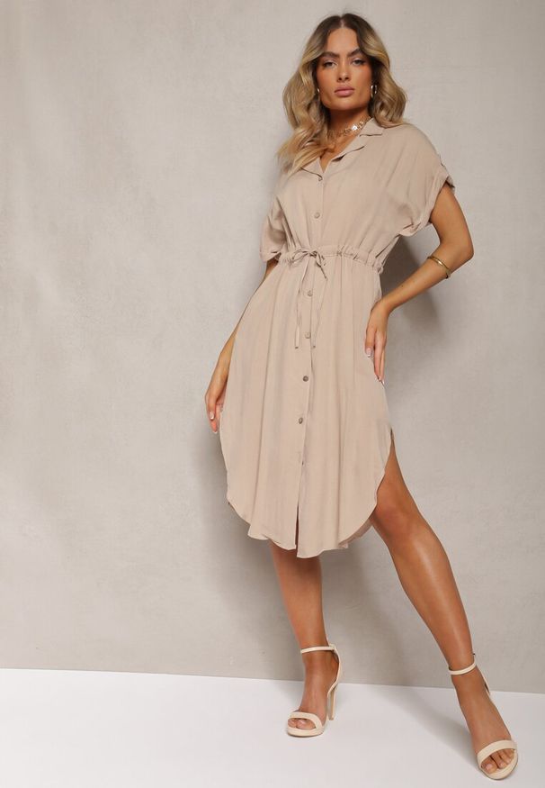Renee - Beżowa Midi Sukienka z Wiskozy na Guzki Ściągana Troczkiem Blamise. Kolor: beżowy. Materiał: wiskoza. Długość: midi