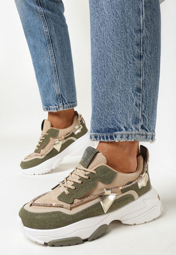 Born2be - Beżowo-Zielone Sneakersy na Grubej Podeszwie z Cyrkoniami Evoline. Kolor: beżowy