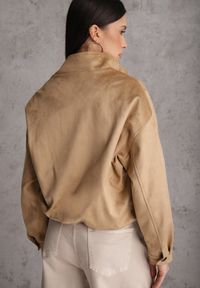 Renee - Jasnobrązowa Kurtka Bomber Jacket Ozdobiona Guzikami Quilimi. Okazja: na co dzień. Kolor: brązowy. Wzór: aplikacja. Styl: elegancki, casual #8