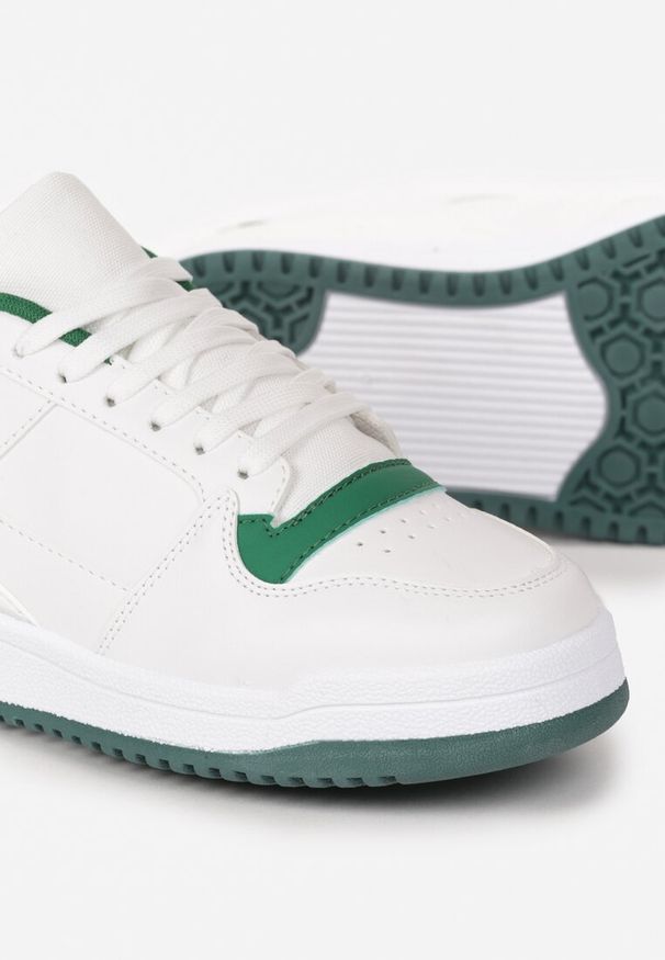 Born2be - Biało-Zielone Sneakersy z Dekoracyjnymi Wstawkami i Perforacją na Nosku Septisa. Okazja: na co dzień. Kolor: biały. Materiał: jeans, bawełna
