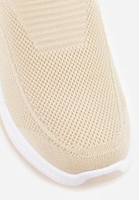 Born2be - Beżowe Wsuwane Buty Sportowe na Koturnie z Perforacją Mellarina. Okazja: na co dzień. Zapięcie: bez zapięcia. Kolor: beżowy. Materiał: jedwab. Obcas: na koturnie #9