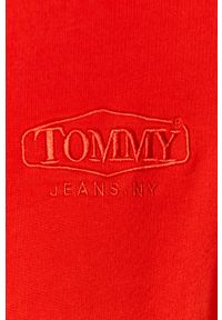 Tommy Jeans - Bluza bawełniana. Okazja: na co dzień. Typ kołnierza: bez kaptura. Kolor: czerwony. Materiał: bawełna. Długość: krótkie. Wzór: gładki. Styl: casual #4