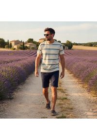 Bawełniana Koszulka Polo w Paski - Pako Jeans - Beżowa. Okazja: na co dzień. Typ kołnierza: polo. Kolor: wielokolorowy, brązowy, beżowy. Materiał: bawełna. Wzór: prążki, paski. Styl: casual #2