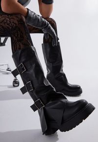 Renee - Czarne Kozaki VICES z Wywiniętą Cholewką Zdobioną Sprzączkami Anileria. Okazja: na co dzień, na imprezę. Zapięcie: sprzączka. Kolor: czarny. Materiał: skóra, jeans. Szerokość cholewki: normalna. Wzór: aplikacja. Styl: casual #1