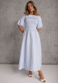 Renee - Jasnoniebieska Sukienka w Stylu Boho z Bawełną w Kratę i Marszczoną Górą Diomereia. Okazja: na co dzień. Kolor: niebieski. Materiał: bawełna. Sezon: lato. Typ sukienki: proste, rozkloszowane. Styl: boho #4