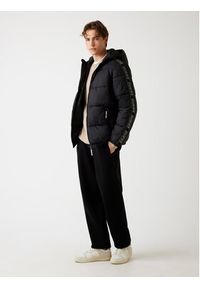 Guess Kurtka zimowa Z5BL17 WO06I Czarny Regular Fit. Kolor: czarny. Materiał: syntetyk. Sezon: zima