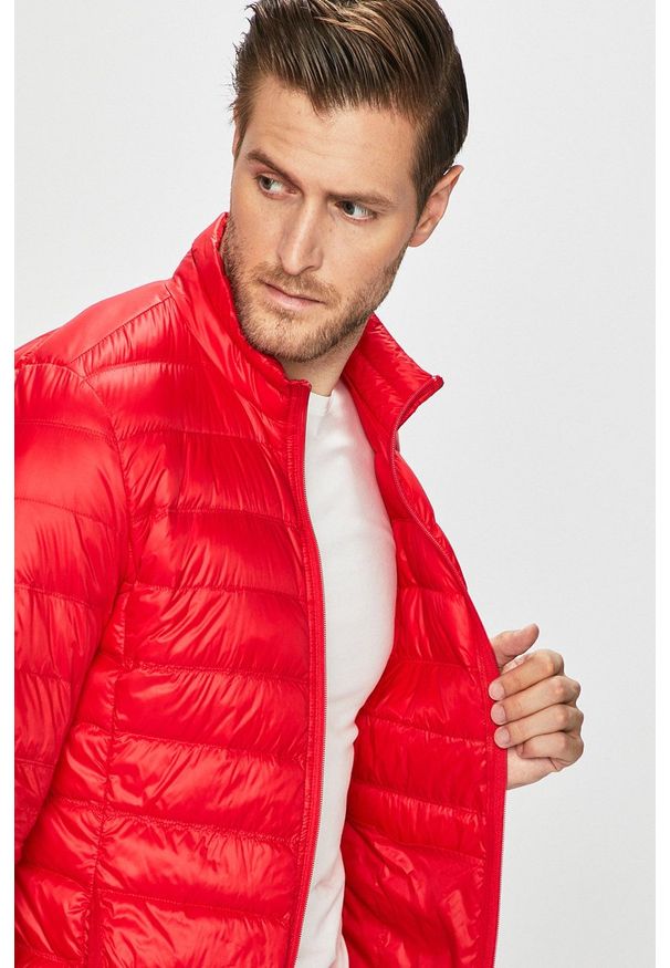 EA7 Emporio Armani - Kurtka puchowa. Okazja: na co dzień. Kolor: czerwony. Materiał: puch. Styl: casual
