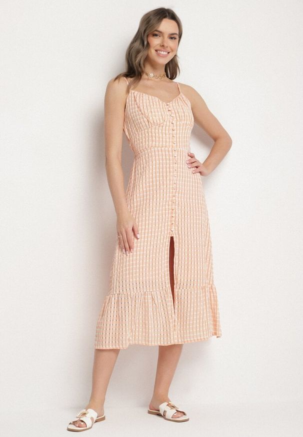 Born2be - Pomarańczowa Sukienka Rozkloszowana na Ramiączkach z Guzikami z Wiskozą Efrinelle. Okazja: na co dzień. Typ kołnierza: dekolt w kształcie V. Kolor: pomarańczowy. Materiał: wiskoza. Długość rękawa: na ramiączkach. Typ sukienki: rozkloszowane. Styl: casual, elegancki