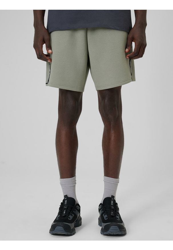 4f - 4F Spodenki dresowe męskie - khaki XL. Kolor: oliwkowy, brązowy, wielokolorowy. Materiał: dresówka. Długość: do kostek. Sport: fitness