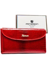 Poziomy portfel damski ze skóry ekologicznej w czerwonym kolorze z tłoczeniem na wzór skóry krokodyla - Peterson. Kolor: czerwony. Materiał: skóra ekologiczna. Wzór: aplikacja #1