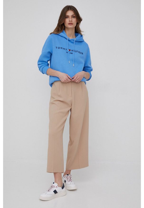 TOMMY HILFIGER - Tommy Hilfiger Bluza damska z kapturem z aplikacją. Okazja: na co dzień. Typ kołnierza: kaptur. Kolor: niebieski. Wzór: aplikacja. Styl: casual