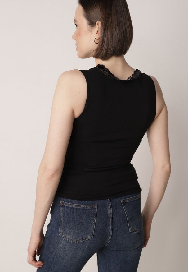 Born2be - Czarny Bawełniany Top Bieliźniany z Siateczkową Górą z Koronką Bervisa. Okazja: na co dzień. Kolor: czarny. Materiał: bawełna, koronka. Wzór: koronka. Styl: casual, elegancki