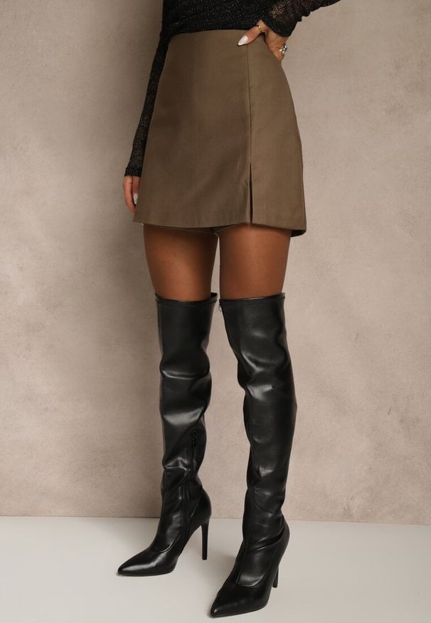 Renee - Beżowe Spódnico-Spodenki z Rozcięciem Irithena. Okazja: na spacer, na co dzień. Stan: podwyższony. Kolor: beżowy. Materiał: wiskoza. Długość: krótkie. Sezon: lato. Styl: casual, elegancki