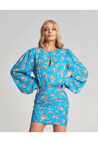 SELF LOVE - Niebieska sukienka Barrafranca. Kolor: niebieski. Materiał: materiał, wiskoza. Wzór: kwiaty, nadruk. Typ sukienki: kopertowe. Styl: elegancki. Długość: mini #2