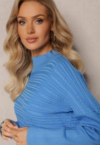 Renee - Niebieski Asymetryczny Sweter z Wełną Ozdobiony Tłoczeniem Aurorrsa. Kolor: niebieski. Materiał: wełna. Wzór: aplikacja