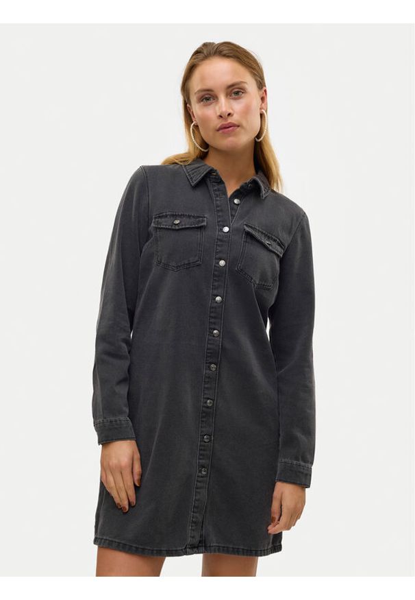 Vero Moda Sukienka jeansowa Jennie 10310968 Czarny Regular Fit. Kolor: czarny. Materiał: bawełna