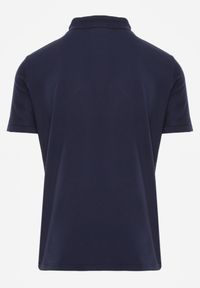 Born2be - Granatowa Gładka Koszulka Polo o Klasycznym Kroju Sinopea. Okazja: na co dzień, do pracy, na spotkanie biznesowe. Typ kołnierza: polo. Kolor: niebieski. Materiał: jeans. Wzór: gładki. Styl: klasyczny #2