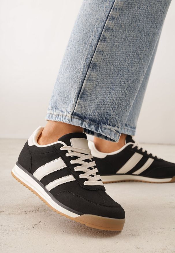 Born2be - Czarne Sneakersy z Dwoma Paskami Evilirea. Okazja: na co dzień. Zapięcie: pasek. Kolor: czarny. Materiał: jeans. Wzór: paski