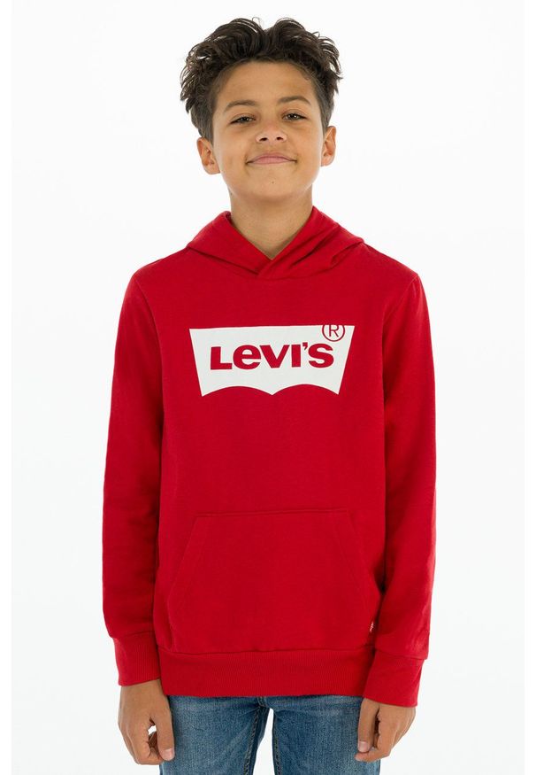 Levi's® - Levi's Bluza dziecięca kolor czerwony z kapturem z nadrukiem. Okazja: na spotkanie biznesowe. Typ kołnierza: kaptur. Kolor: czerwony. Materiał: dzianina. Wzór: nadruk. Styl: biznesowy