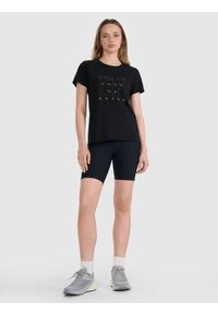 4f - 4F T-shirt regular z nadrukiem damski - czarny M. Okazja: na co dzień. Kolor: czarny. Materiał: jersey, tkanina, dzianina, bawełna, materiał. Długość rękawa: krótki rękaw. Długość: krótkie. Wzór: nadruk. Sezon: lato. Styl: sportowy, klasyczny, casual