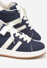 Renee - Granatowe Sneakersy Ozdobione Paskami Dolirenna. Okazja: na co dzień. Zapięcie: pasek. Kolor: niebieski. Materiał: jeans. Wzór: aplikacja #4