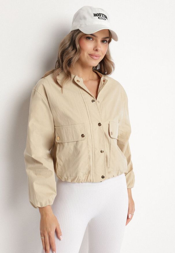 Born2be - Beżowa Kurtka Koszulowa Bomberka na Napy Ronieva. Okazja: na co dzień. Kolor: beżowy. Materiał: jeans. Styl: elegancki, casual