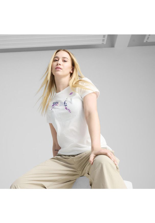 Puma - Damska koszulka z logo GRAPHICS Floral Cat PUMA White. Kolor: biały. Materiał: guma. Wzór: nadruk, kwiaty. Sport: fitness