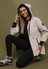 Born2be - Beżowa Kurtka o Pudełkowym Kroju z Kapturem Tulavera. Okazja: na co dzień, na spacer. Typ kołnierza: kaptur. Kolor: beżowy. Materiał: jeans. Styl: casual