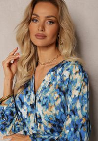 Renee - Niebiesko-Granatowa Bluzka z Guzikami Przy Dekolcie i Bufiastymi Rękawami Terrida. Okazja: na co dzień. Kolor: niebieski. Materiał: jeans. Styl: klasyczny, elegancki, casual #5