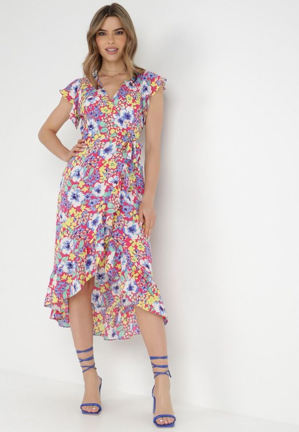 Born2be - Fuksjowa Sukienka Cileda. Okazja: na plażę. Kolor: różowy. Materiał: tkanina. Wzór: kwiaty. Typ sukienki: kopertowe. Styl: wakacyjny. Długość: midi