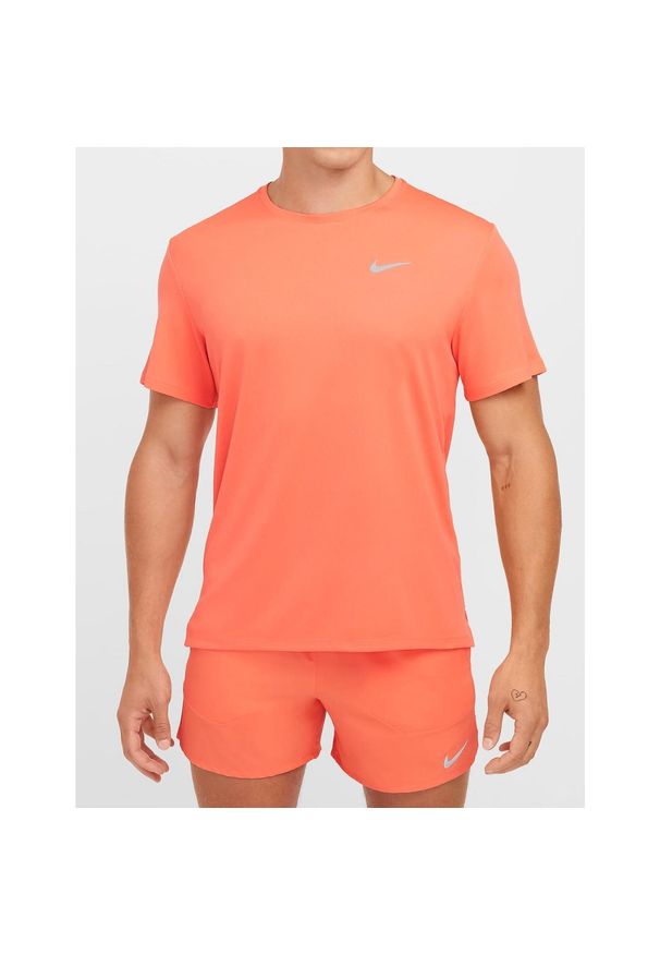 Koszulka do biegania męska Nike Miler Dri-Fit UV. Kolor: pomarańczowy. Technologia: Dri-Fit (Nike)