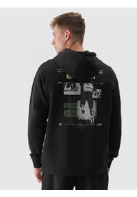 4f - 4F Bluza dresowa nierozpinana z kapturem męska - czarna XL. Okazja: na co dzień. Typ kołnierza: kaptur. Kolor: czarny. Materiał: dresówka. Długość rękawa: raglanowy rękaw. Wzór: gładki, ze splotem, nadruk, napisy. Styl: klasyczny, sportowy, casual