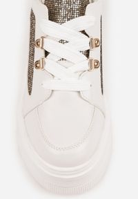 Renee - Białe Sneakersy Vices na Platformie Ozdobione Brokatem Ldivana. Okazja: na co dzień. Nosek buta: okrągły. Zapięcie: sznurówki. Kolor: biały. Materiał: jeans. Wzór: aplikacja. Obcas: na platformie #2