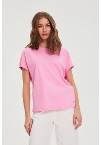 MOODO - Bawełniana bluzka z krótkimi rękawami różowa. Kolor: różowy. Materiał: bawełna. Długość rękawa: krótki rękaw. Długość: krótkie #1