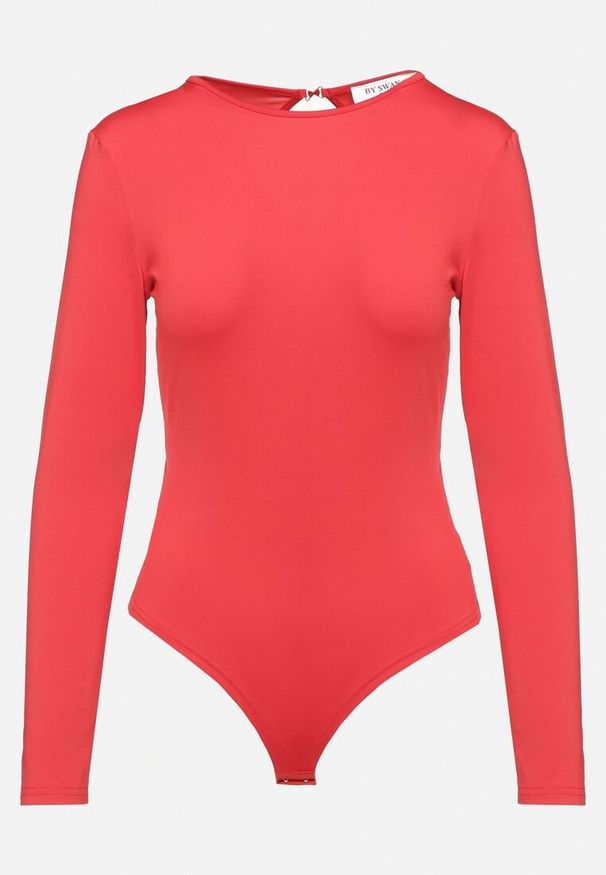 Born2be - Czerwone Body z Wiskozą Ozdobione Wycięciem na Plecach Riarose. Okazja: na co dzień. Kolor: czerwony. Materiał: wiskoza. Długość rękawa: długi rękaw. Długość: długie. Wzór: aplikacja. Styl: casual, elegancki