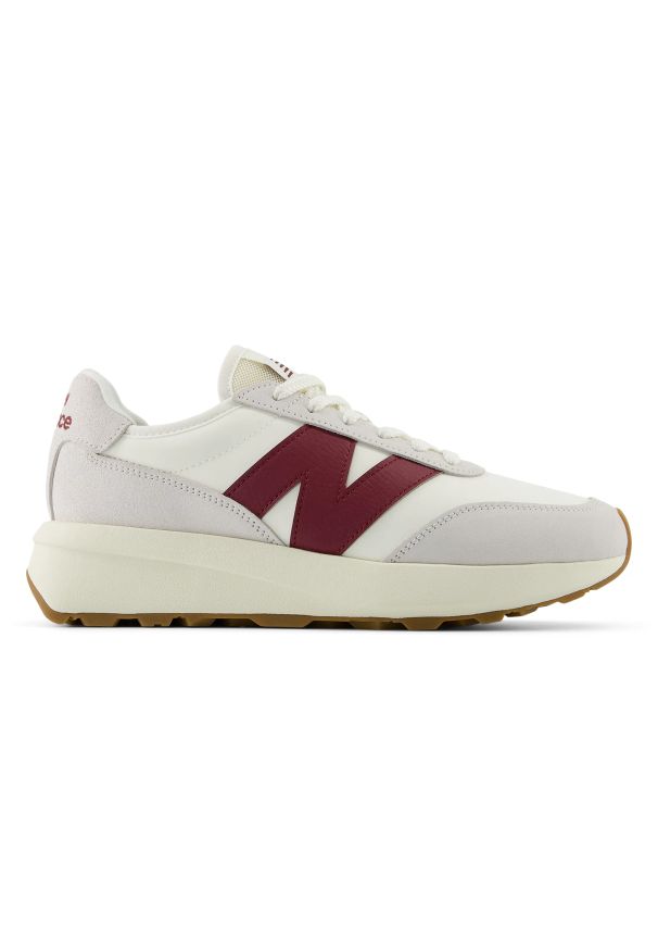 Buty unisex New Balance U370CB – beżowe. Kolor: beżowy. Materiał: skóra, zamsz. Szerokość cholewki: normalna. Sezon: lato