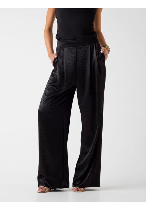 Guess Spodnie materiałowe W6RB66 W2612 Czarny Regular Fit. Kolor: czarny. Materiał: syntetyk