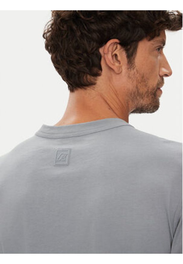K-Way T-Shirt K2135HW Szary Regular Fit. Kolor: szary. Materiał: bawełna
