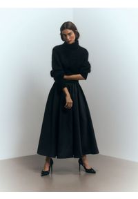 Reserved - Rozkloszowana spódnica midi - czarny. Kolor: czarny. Materiał: tkanina #1