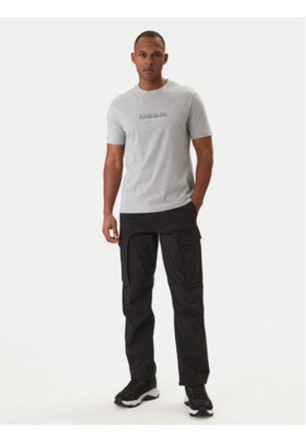 Napapijri T-Shirt S-Box Logo NP0A4IFL Szary Regular Fit. Kolor: szary. Materiał: bawełna