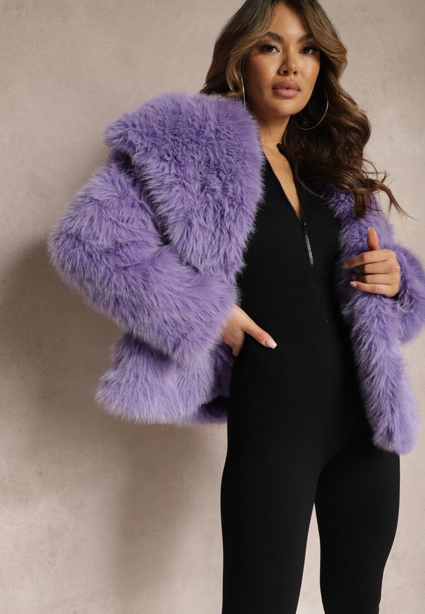 Renee - Fioletowa Kurtka Futro z Długim Włosiem Zelita. Okazja: na imprezę, na co dzień. Kolor: fioletowy. Materiał: futro. Długość: długie. Styl: casual, elegancki