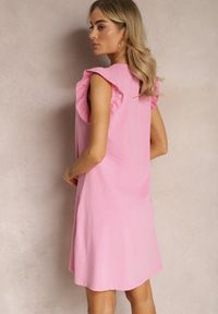Renee - Jasnoróżowa Trapezowa Sukienka z Elastycznej Bawełny z Falbankami Przy Ramionach Aleradia. Typ kołnierza: kołnierz z falbankami. Kolor: różowy. Materiał: bawełna. Długość rękawa: krótki rękaw. Wzór: aplikacja. Sezon: lato. Typ sukienki: trapezowe. Długość: mini #4