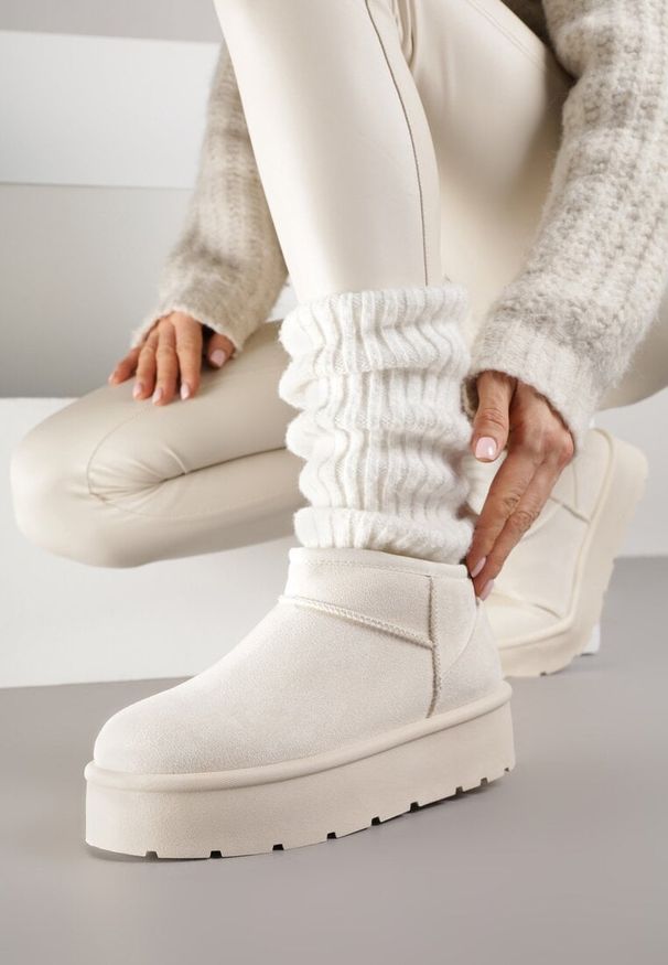 Renee - Beżowe Wsuwane Śniegowce z Futerkowym Ociepleniem na Platformie Eslin. Okazja: na co dzień. Zapięcie: bez zapięcia. Kolor: beżowy. Materiał: jeans, puch. Obcas: na platformie. Styl: casual, elegancki